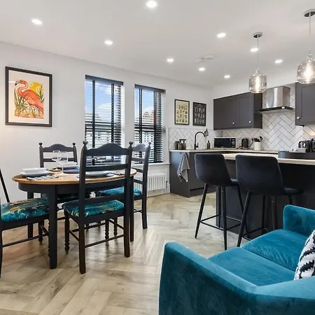 3a View, Beautifully Appointed In Roundhay, Sleeps Up To 6, Bedrooms With En Bathrooms, Ev Charging * לידס