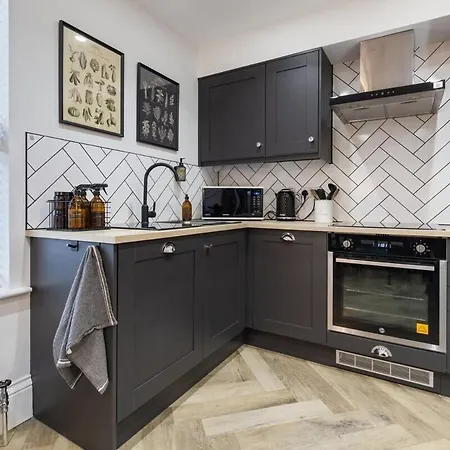 3a View, Beautifully Appointed In Roundhay, Sleeps Up To 6, Bedrooms With En Bathrooms, Ev Charging 利兹