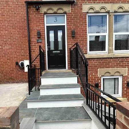 3a View, Beautifully Appointed In Roundhay, Sleeps Up To 6, Bedrooms With En Bathrooms, Ev Charging דירה *
