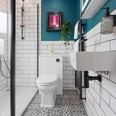 View: Elegant Roundhay With Ev Charging Leeds (West Yorkshire)