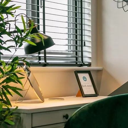 3a View, Beautifully Appointed In Roundhay, Sleeps Up To 6, Bedrooms With En Bathrooms, Ev Charging * 利兹