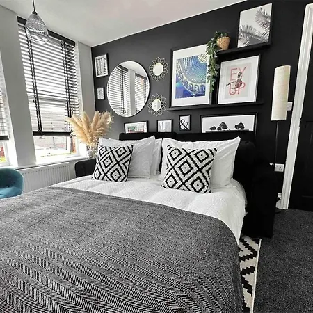דירה 3a View, Beautifully Appointed In Roundhay, Sleeps Up To 6, Bedrooms With En Bathrooms, Ev Charging *