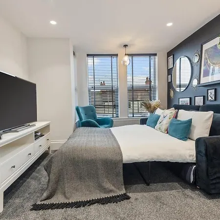 דירה 3a View, Beautifully Appointed In Roundhay, Sleeps Up To 6, Bedrooms With En Bathrooms, Ev Charging לידס
