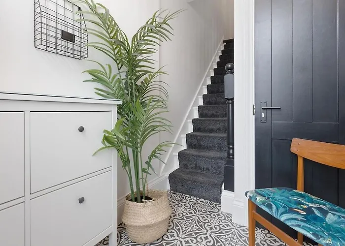 Apartment 3a View, Beautifully Appointed In Roundhay, Sleeps Up To 6, Bedrooms With En Bathrooms, Ev Charging