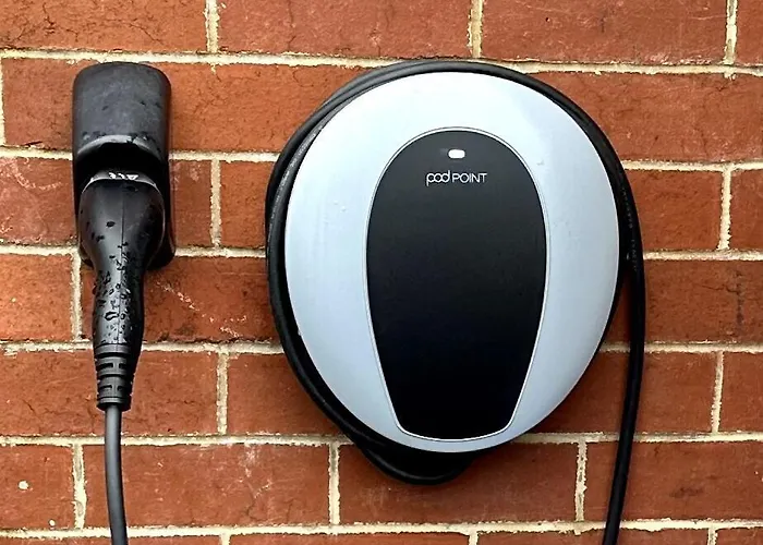 Apartment View: Elegant Roundhay With Ev Charging Leeds (West Yorkshire)