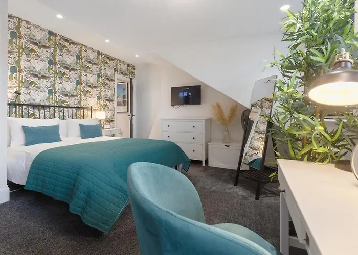 3a View, Beautifully Appointed In Roundhay, Sleeps Up To 6, Bedrooms With En Bathrooms, Ev Charging Apartment *