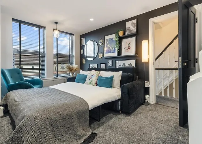 3a View, Beautifully Appointed In Roundhay, Sleeps Up To 6, Bedrooms With En Bathrooms, Ev Charging Apartment Leeds (West Yorkshire)