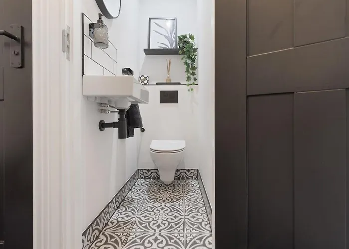 3a View, Beautifully Appointed In Roundhay, Sleeps Up To 6, Bedrooms With En Bathrooms, Ev Charging Apartment *