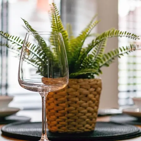 3a View, Beautifully Appointed In Roundhay, Sleeps Up To 6, Bedrooms With En Bathrooms, Ev Charging *