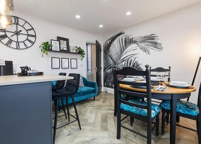 3a View, Beautifully Appointed In Roundhay, Sleeps Up To 6, Bedrooms With En Bathrooms, Ev Charging Lägenhet *