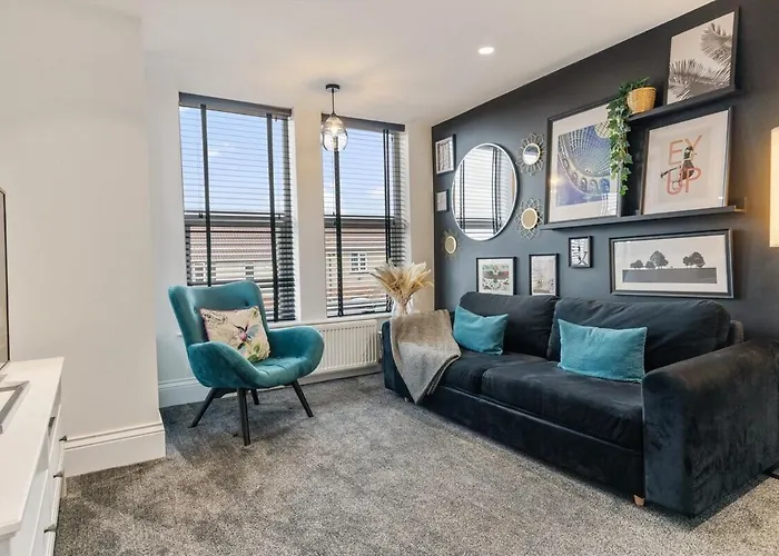 3a View, Beautifully Appointed In Roundhay, Sleeps Up To 6, Bedrooms With En Bathrooms, Ev Charging