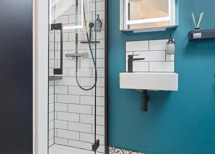 Lägenhet 3a View, Beautifully Appointed In Roundhay, Sleeps Up To 6, Bedrooms With En Bathrooms, Ev Charging *