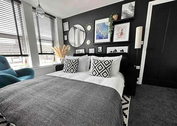 Lägenhet 3a View, Beautifully Appointed In Roundhay, Sleeps Up To 6, Bedrooms With En Bathrooms, Ev Charging *