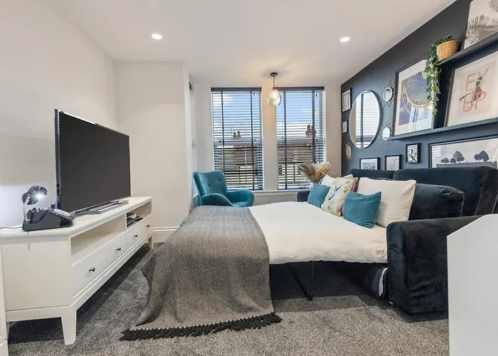 Lägenhet 3a View, Beautifully Appointed In Roundhay, Sleeps Up To 6, Bedrooms With En Bathrooms, Ev Charging Leeds (West Yorkshire)