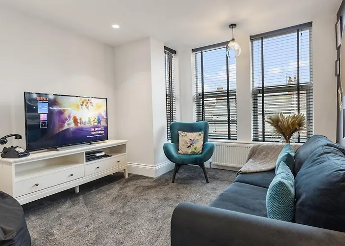 3a View, Beautifully Appointed In Roundhay, Sleeps Up To 6, Bedrooms With En Bathrooms, Ev Charging *