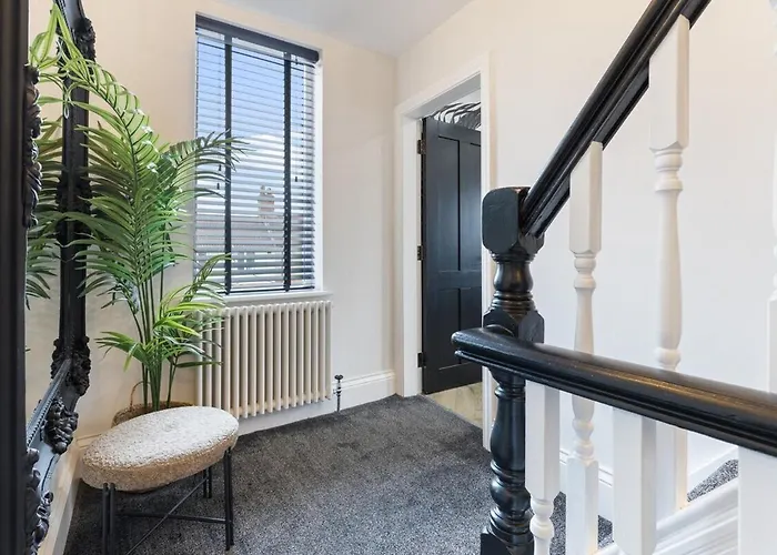 3a View, Beautifully Appointed In Roundhay, Sleeps Up To 6, Bedrooms With En Bathrooms, Ev Charging * Leeds (West Yorkshire)