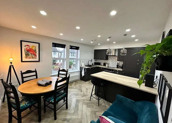 Lägenhet 3a View, Beautifully Appointed In Roundhay, Sleeps Up To 6, Bedrooms With En Bathrooms, Ev Charging